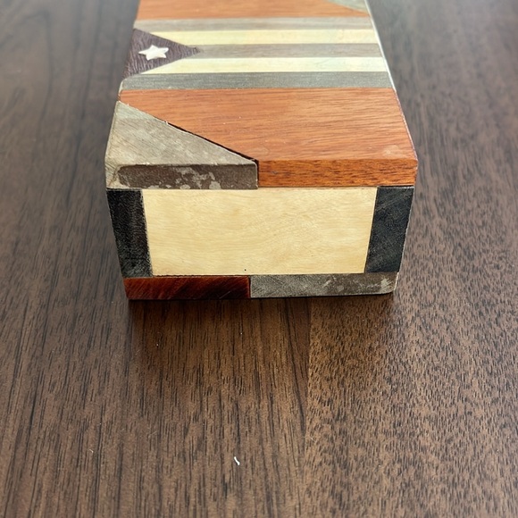 Wooden keepsake box from Cuba - Picture 3 of 10